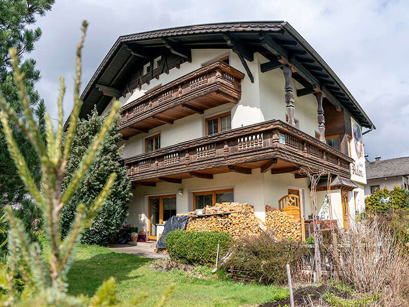 Außenansicht der Gästepension Herberge Aulon im Winter in Umhausen
